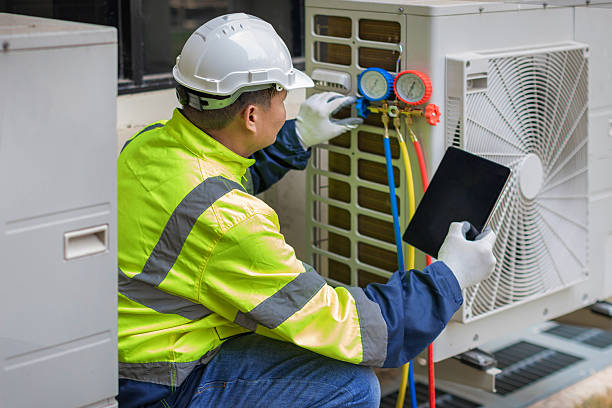 Professional Hvac technician working in Naples, FL